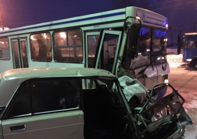 В Омске в ДТП с автобусом погибла женщина (3).jpg