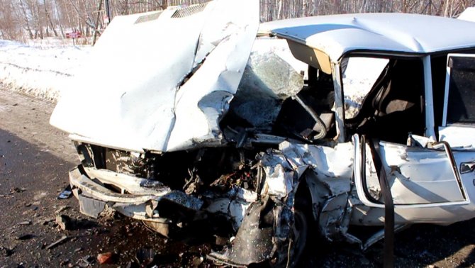В Центральном районе Челябинска в ДТП погиб водитель ВАЗа (2).jpg