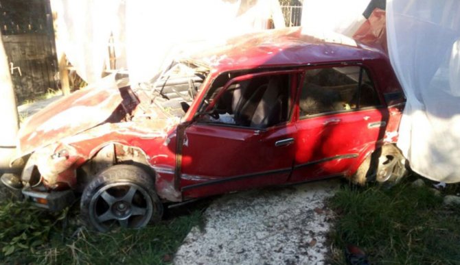 В Сочи погиб водитель перевернувшейся «копейки» (4).jpg