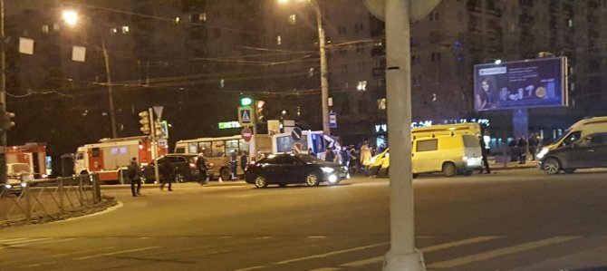 В Петербурге в ДТП с маршрутками пострадали люди (8)