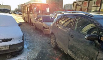На проспекте Наставников в Петербурге произошло массовое ДТП