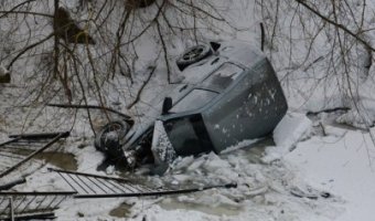 В Пензе внедорожник рухнул с моста