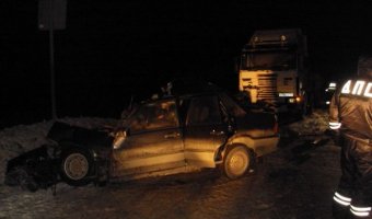 В ДТП с фурой под Воронежем погибли мужчина и молодая девушка