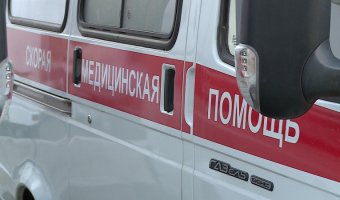 В Ростове иномарка сбила беременную женщину на тротуаре