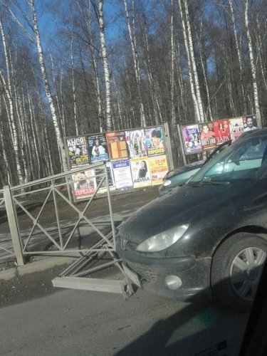 В Петербурге автомобиль сбил женщину на тротуаре (1).jpg