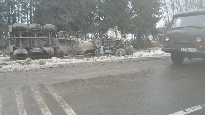 В ДТП в Ленобласти погибли водители грузовиков (4).jpg