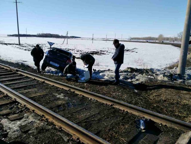 В Тюльганском районе с тепловозом погиб водитель «Гранты» (5).jpg