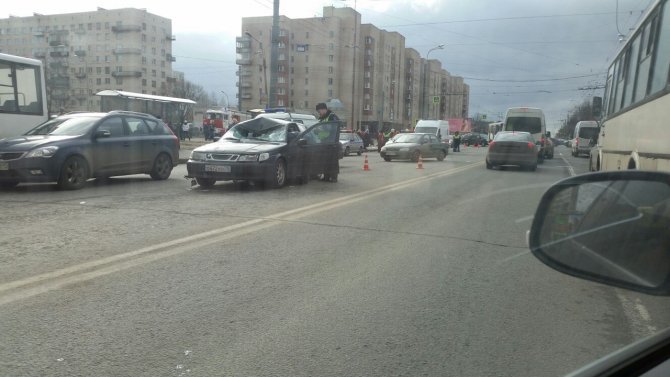 В Петербурге пьяный водитель Saab сбил двух пешеходов (1).jpg