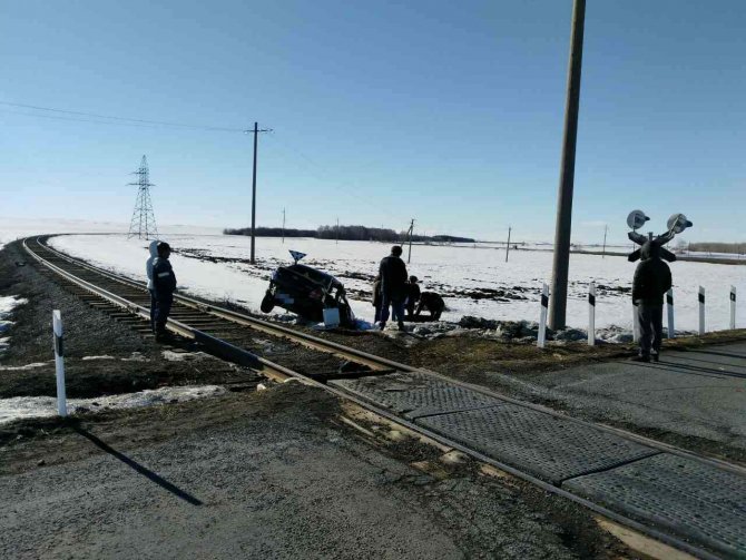 В Тюльганском районе с тепловозом погиб водитель «Гранты» (2).jpg