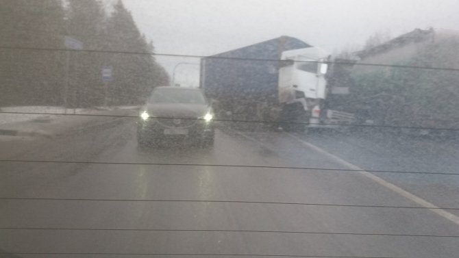 В ДТП в Ленобласти погибли водители грузовиков (3).jpg