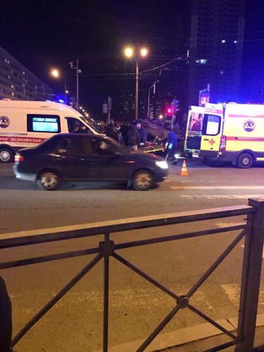 Два человека пострадали в ДТП на Просвещения в Петербурге (3).jpg