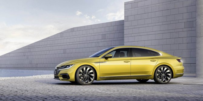 «Топовые» версии Volkswagen Arteon получили ценник (1).jpg