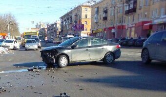 В Перми внедорожник сбил человека на тротуаре
