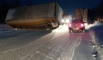 В столкновении с выехвашей на встречку фурой на трассе Сургут-Салехард погиб водитель «Газели»