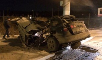 В Иркутске иномарка врезалась в столб: погибли два человека