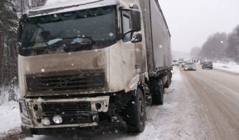 Женщина-водитель погибла в ДТП с грузовиком в Кузбассе