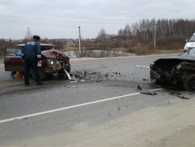 Водитель ВАЗ 2107 выехал на встречную полосу и погиб в результате ДТП на 52 км автодороги Иваново-Родники