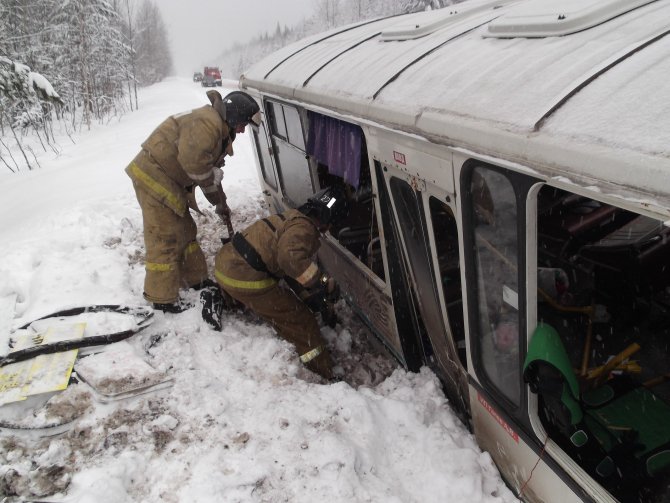 В Коми в ДТП с автобусом и грузовиком пострадало 37 человек, один погиб, 17 апреля