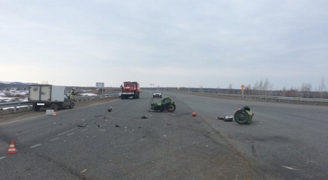 Водитель мотоцикла и его пассажир погибли в результате ДТП в Удмуртии 11 апреля
