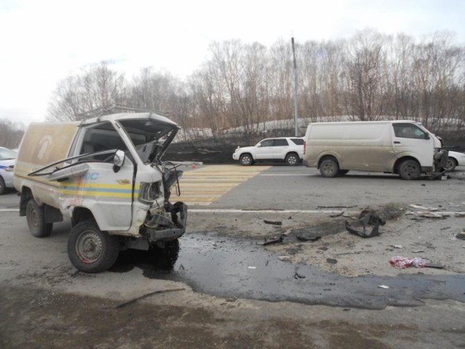 В Камчатском крае столкновение автомобилей Toyota Hiace и Toyota Town Ace