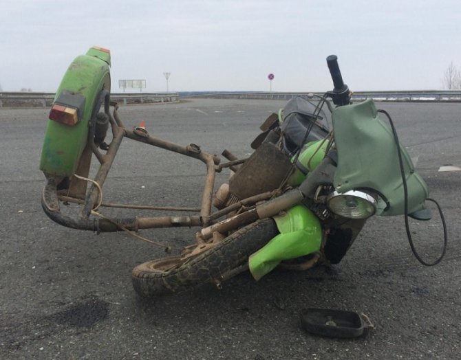 Водитель мотоцикла и его пассажир погибли в результате ДТП в Удмуртии 11 апреля
