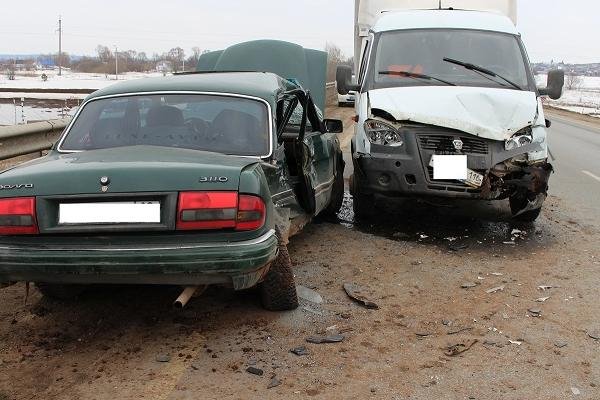 В Башкирии пьяный водитель "Волги" лишенный прав спровоцировал ДТП