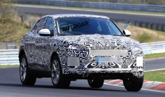 Новый Jaguar E-Pace проходит тесты на Нюрбургринге