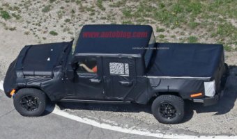 Снимки нового поколения пикапа Jeep Wrangler попали в Сеть