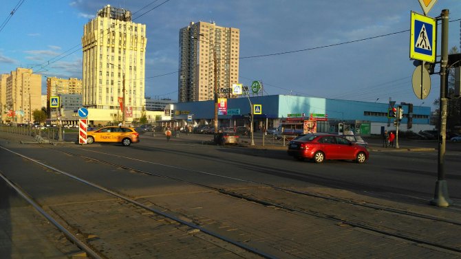 В Петербурге в ДТП с такси пострадали два человека (2).jpg