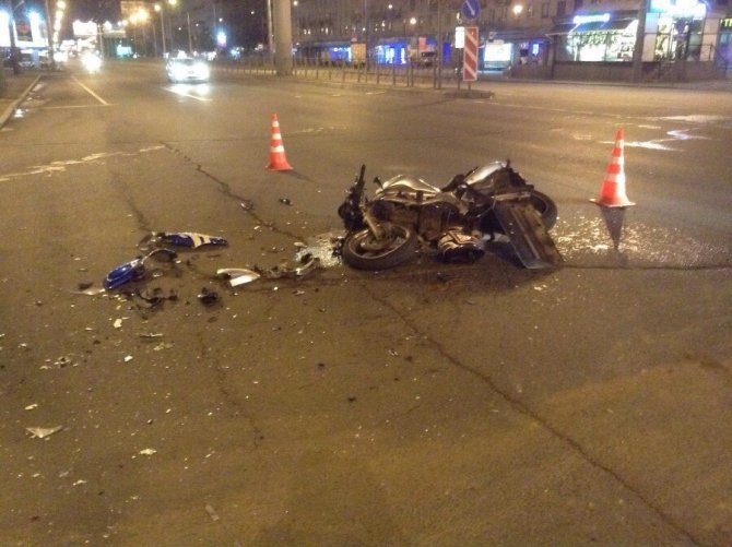 Мотоциклист погиб в ДТП в Петербурге (3).jpg