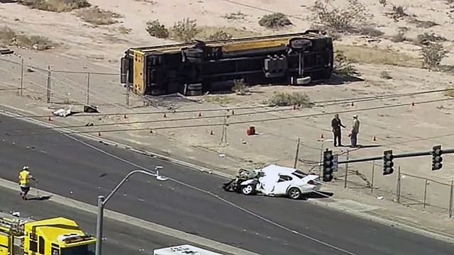 16 детей получили ранения в ДТП с автобусом в Лас-Вегасе.jpg