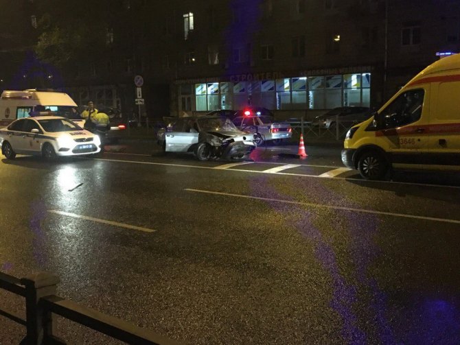 В Петербурге в массовом ДТП на Стачек пострадали три человека (9).jpg