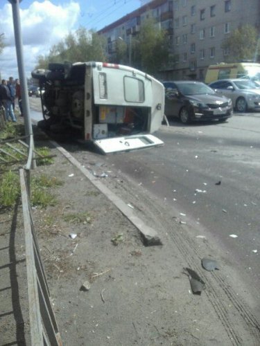 В Дзержинске опрокинулся автомобиль «скорой помощи» (2).jpg