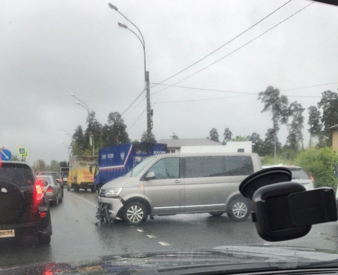 В ДТП на Приморском шоссе опрокинулась иномарка (4).JPG