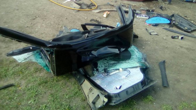 В Башкирии самосвал раздавил двух человек в легковушке (2).jpg