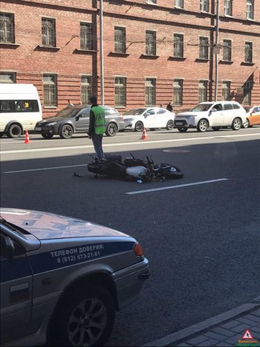 Мотоциклист пострадал в массовом ДТП в Петербурге (2).jpg