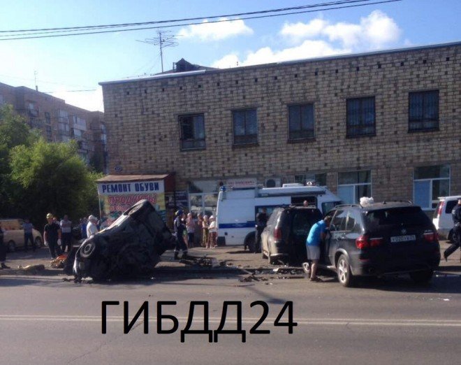 В Красноярске в тройном ДТП погиб молодой человек (2).jpg