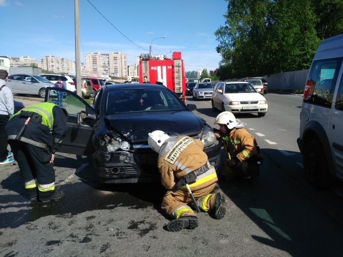 В Петербурге на улице Вербной произошло массовое ДТП с пострадавшим (6).jpg