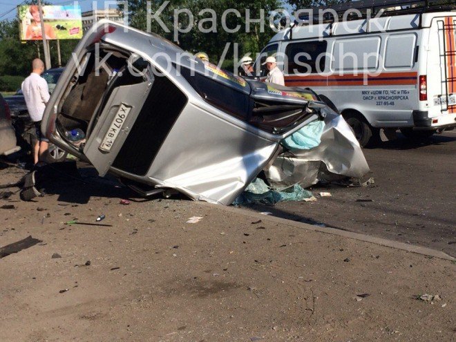В Красноярске в тройном ДТП погиб молодой человек (5).jpg
