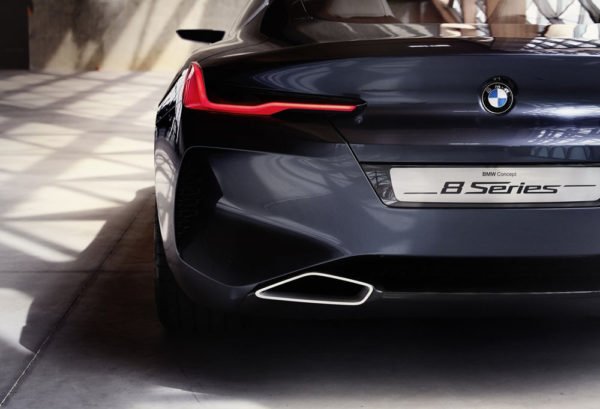 BMW-8-2018-задние-фонари-600x409.jpg