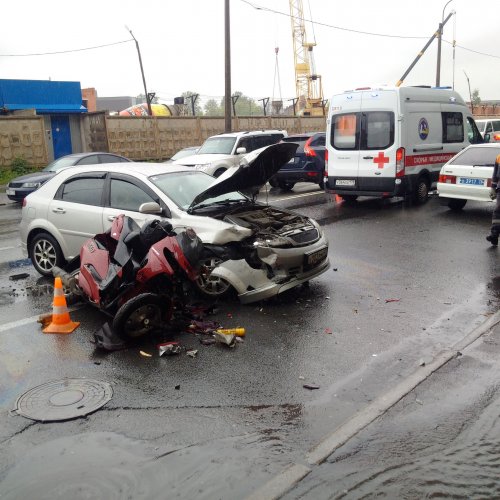 Авария с мотоциклом произошла на Урасльской в Петербурге (2).jpg