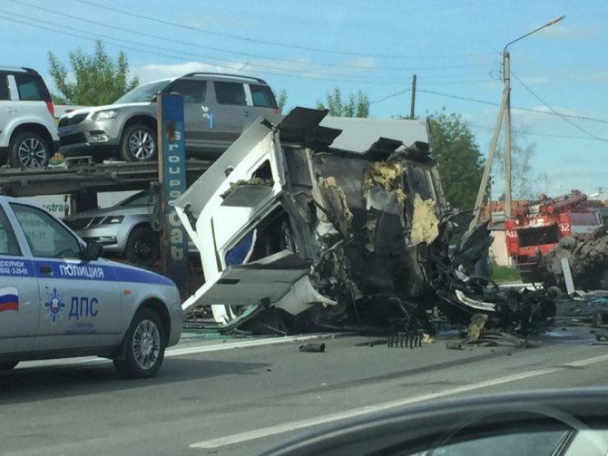 В массовом ДТП с грузовиками под Владимиром погибли два человека (2).jpg