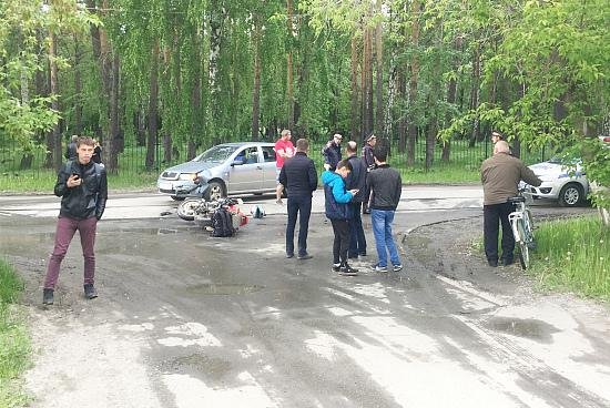В ДТП в Среднеуральске пострадал мотоциклист.jpg