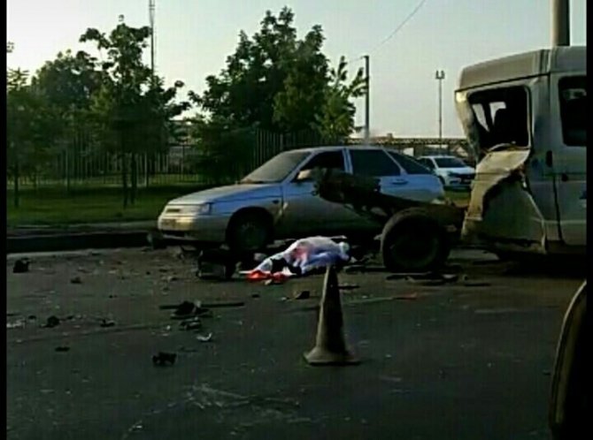 В Краснодаре 17-летний пьяный подросток сбил пятерых дорожных рабочих один человек погиб (2).jpg