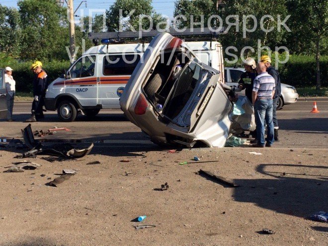 В Красноярске в тройном ДТП погиб молодой человек (6).jpg