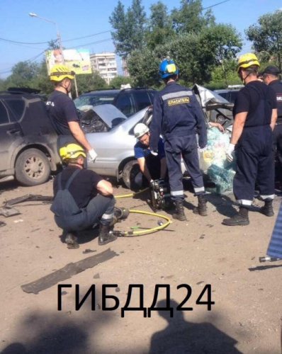 В Красноярске в тройном ДТП погиб молодой человек (3).jpg