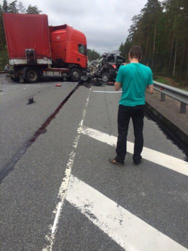 В ДТП с фурой на трассе «Скандинавия» погибли два человека.jpg