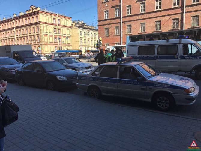 Мотоциклист пострадал в массовом ДТП в Петербурге (3).jpg