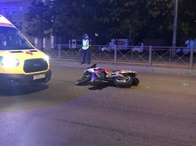 Мотоциклист погиб в результате ДТП на Заневском проспекте в Петербурге (1).JPG