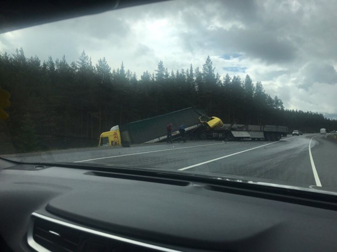 На трассе «Скандинавия» столкнулись грузовики (3).jpg